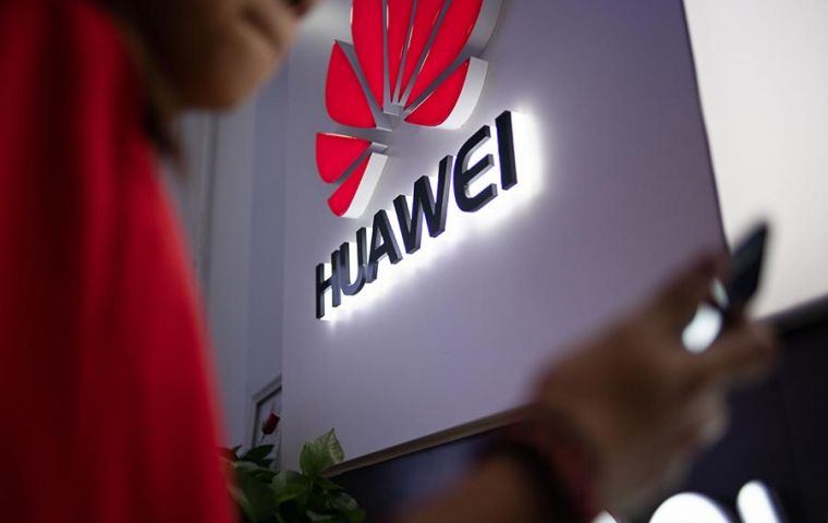 Huawei señaló que las sanciones anunciadas por EE.UU. “no benefician a nadie, incluyendo a las empresas estadounidenses”. 