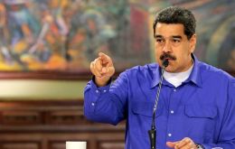 Maduro dijo que cuando Bachelet fue presidenta de Chile “no fue capaz de llevar sanidad gratuita a los humildes”. “Debería agarrar una piedra y darse en los dientes” 