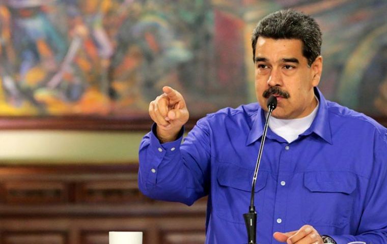 Maduro dijo que cuando Bachelet fue presidenta de Chile “no fue capaz de llevar sanidad gratuita a los humildes”. “Debería agarrar una piedra y darse en los dientes” 