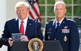 “El Comando Espacial defenderá los intereses vitales de Estados Unidos en el espacio, que es el campo de batalla del futuro” sostuvo Trump