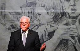 “Me inclino ante las víctimas del ataque de Wielun. Me inclino ante las víctimas polacas de la tiranía alemana. Y pido perdón”, afirmó Steinmeier