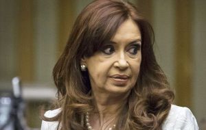 La ex mandataria Cristina Fernández lanzó múltiples ataques contra Macri por su política de endeudamiento