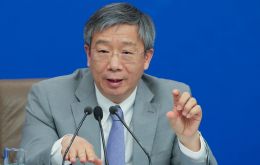 “Existe una presión a la baja en el conjunto de la economía mundial. La economía china también registró una desaceleración”, admitió Yi Gang presidente del banco