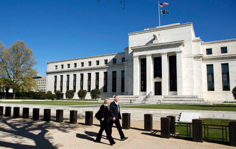 Varios miembros creyeron prudente que la Fed reduzca las tasas para protegerse de riesgos; otros dijeron que el panorama actual de EE.UU. no justifica un recorte