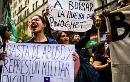 En Buenos Aires la protesta culminó con nueve detenidos y dos heridos, camarógrafos de la prensa trabajando en el lugar