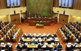 El presidente chileno propondrá la reducción de las dietas parlamentarias y los altos sueldos de la administración pública