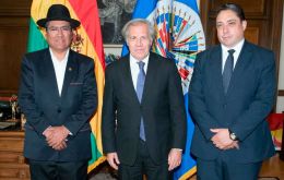 Luis Almagro junto al canciller boliviano Diego Pary y al ministro de Justicia Héctor Arce Zaconeta