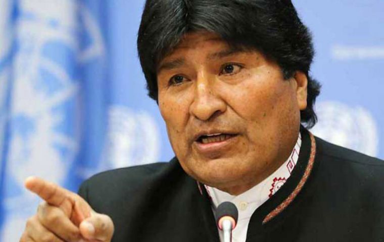 El presidente Evo Morales respondió ante el ultimátum con un dramático llamado a evitar enfrentamientos entre bolivianos pero a la vez que está en marcha un golpe