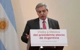 En la ponencia, “Los desafíos de América latina”, el mandatario electo apoyó a López Obrador, “la primera bocanada de aire en América Latina” 