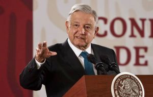López Obrador persigue una visión económica nacionalista y está firmemente comprometido con una política de no intervención en los asuntos de otros países. 