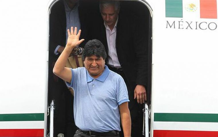 “México me salvó la vida”, sostuvo Morales poco después de tocar suelo, a primera hora de la tarde en el aeropuerto Benito Juárez de Ciudad de México