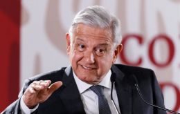 La iniciativa, impulsada por Andrés López Obrador, después de asumir el mando, fue aprobada en el pleno por 420 votos a favor, 29 en contra y 5 abstenciones 