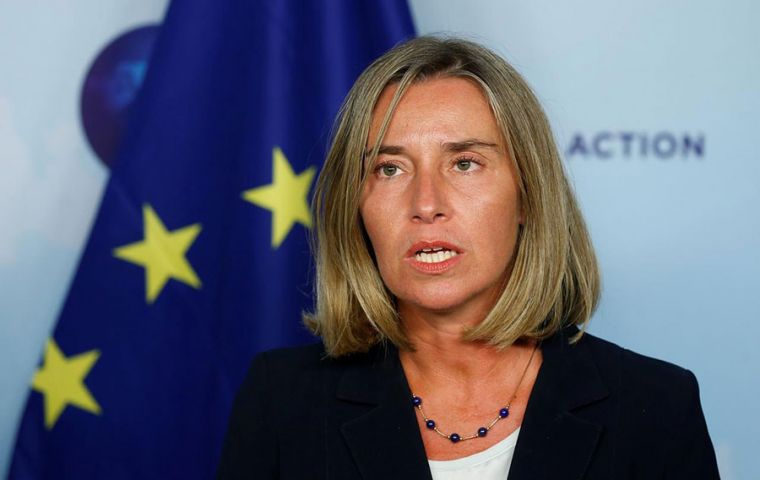 La UE apoya una solución institucional que permita que haya un gobierno interino que prepare nuevas elecciones, aseguró Federica Mogherini 