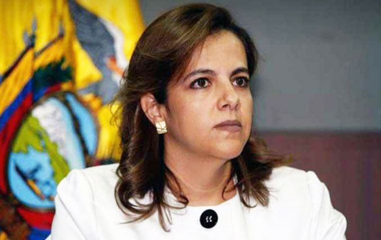 “En unas horas se volverá a presentar una nueva iniciativa en materia tributaria”, dijo la ministra del Interior, María Paula Romo, a una radio local. 