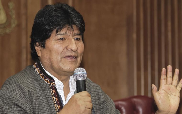 Evo Morales asilado en México desde hace un par de semanas, afirmó que está siendo buscado en el mundo por ser considerado un criminal por sus opositores. 