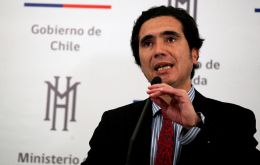 El ministro de Hacienda, Ignacio Briones, dijo que las cifras llevaron a corregir la meta de crecimiento para este año al 1,4%, desde el previo 2%