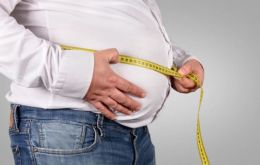 El cálculo del Indice de Masa Corporal indica que el 68.9% de hombres y 62.5% de mujeres están por encima de un peso saludable