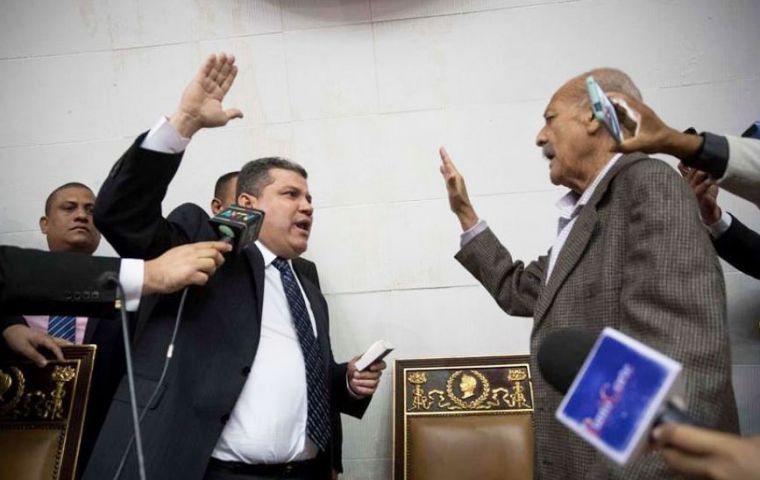 EE.UU. acusó al gobierno de ir “en contra de la voluntad del pueblo y de las leyes”,  después que el diputado disidente Luis Parra se juramentó como nuevo presidente
