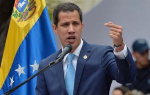 La elección no contó con la presencia de Juan Guaidó, y proclamó con el aval del chavismo como nuevo presidente del Parlamento a Luis Parra.