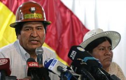 “El pueblo boliviano está dolido y nuestras fuerzas armadas, indignadas”, afirmó el ex militar y ministro de Defensa, Luis Fernando López