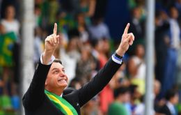 El índice de aprobación personal de Bolsonaro aumentó a 47,8% desde 41% en agosto, mientras que aquellos que desaprueban cayeron a 47,0% frente a 53,7%