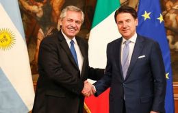 Con el presidente del Consejo de Ministros de Italia, Giuseppe Conte recibí un importante apoyo para buscar un camino que permita resolver el problema de nuestra deuda, señalo Fernández.