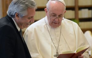 Fernández contó que le pidió al Papa “ayuda en el tema de la deuda” y sostuvo que el Sumo Pontífice le dijo que siempre lo “ayuda” y que “siempre” lo va a ayudar”