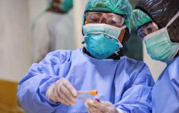 En su balance del día, la comisión provincial de Salud registró un fuerte aumento del número infectados, con 2.345 nuevos casos confirmados en la región de Hubei