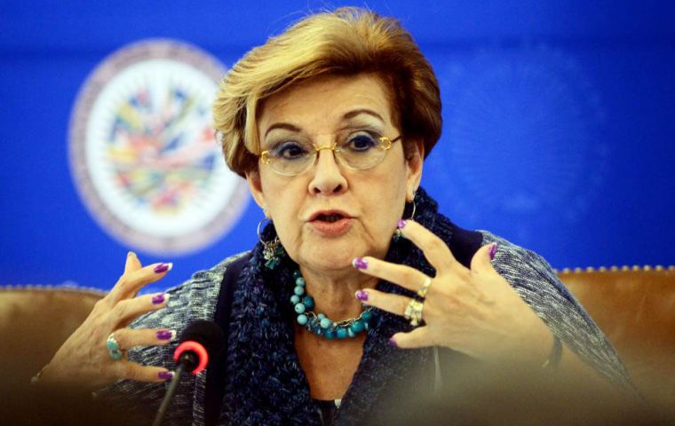 La presidenta de la CIDH, Esmeralda Arosemena, dijo que cuando se disponían a abordar, la aerolínea Copa no se los permitió por la negativa de Caracas