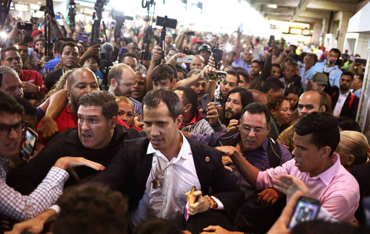 La medida se conoció luego que Juan José Márquez, tío de Guaidó, fuera detenido a su llegada a Caracas en un vuelo de TAP junto al líder antichavista