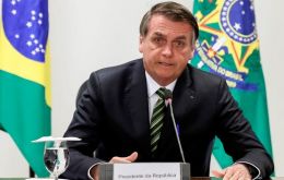 Bolsonaro dijo tras firmar el decreto que el Congreso necesita aprobar una ley para eximir de responsabilidades a los soldados del Ejército que cometan delitos