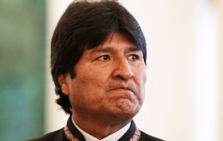 Morales presentó su candidatura a senador por la Cochabamba, donde comenzó su carrera política como diputado en 1997 y donde votara en sucesivas elecciones