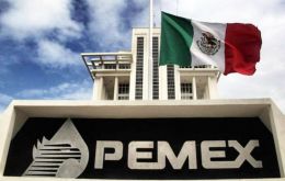 Los ingresos de Pemex bajaron 16.5% el año pasado, a US$ 74,474 millones, y la deuda con proveedores se disparó un 23% a US$ 9,807 millones
