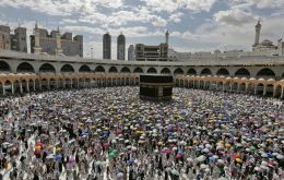 La “Umra”, que congrega cada mes en La Meca a decenas de miles de musulmanes, es una peregrinación que puede ser llevada a cabo en cualquier período del año
