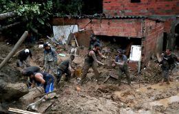 La mayor tragedia se registró en Guarujá: en la favela Vila Baiana un alud arrastró viviendas precarias y 25 de 45 desaparecidos 