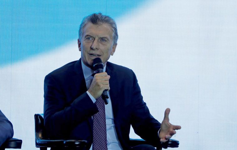 “Para mí, algo mucho más peligroso que el coronavirus es el populismo. El populismo lleva a hipotecar el futuro”, apuntó Macri