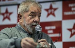 “Cualquier impresentable se puede autoproclamar presidente”, expresó Lula durante una entrevista concedida mientras prosigue con su gira por Europa.