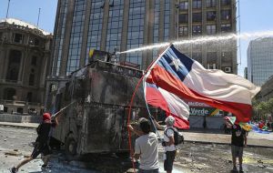 Las violentas manifestaciones callejeras que se repitieron por semanas desde octubre del año pasado en todo Chile 