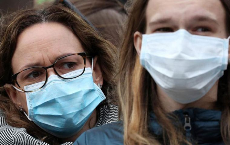  En apenas una semana, los contagios por coronavirus en España saltaron de unos 700 a 7.753 - 382 en terapia intensiva, y de una treinta de muertos a 288 fallecidos