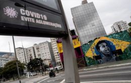 Bolsonaro dijo que si no se levantan las restricciones Brasil enfrenta un “horizonte de caos” con saqueos y violencia callejera similar a Chile en 2019