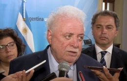  El ministro de Salud, Ginés González García, afirmó que “el número de casos viene por debajo de lo que estábamos esperando”