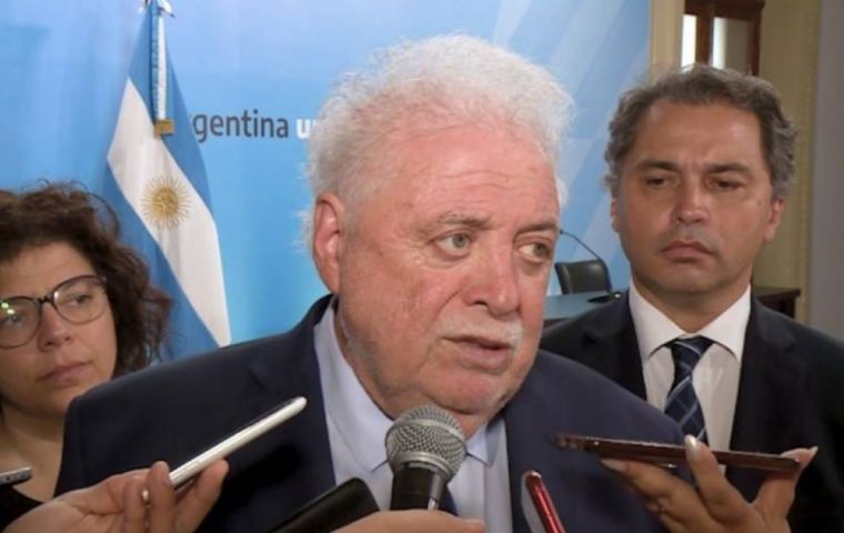 El ministro de Salud, Ginés González García, afirmó que “el número de casos viene por debajo de lo que estábamos esperando”