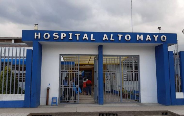 El niño, contagiado a través de la placenta, nació esta madrugada en el hospital Alto Mayo, en Moyobamba, a unos 1.100 kilómetros al norte de Lima.