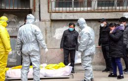 La agencia Xinhua informó que el centro de control y prevención de la pandemia añadió 1.290 víctimas mortales a las 2.579 que se habían anunciado originalmente