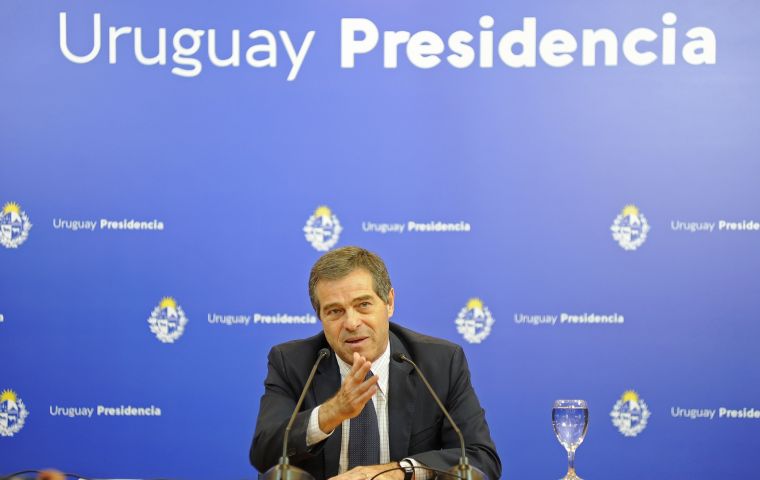 El canciller de Uruguay, Ernesto Talvi su operación 'Todos en Casa'  ha logrado repatriar casi dos mil nacionales, permitiendo también el retomo al país de personas migrantes residentes“.