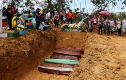 En Manaos morían en promedio entre 20 y 30 personas al día, pero la cifra subió a “más de 100” diarias y colapsó el deficitario sistema de salud en plena pandemia