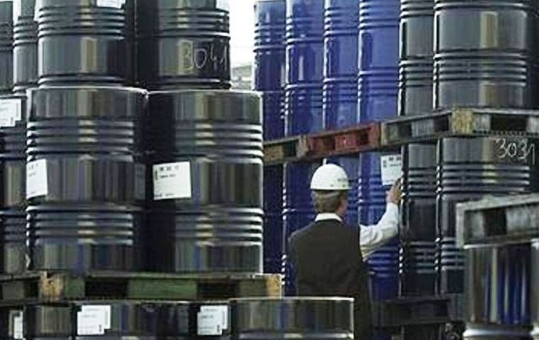 El “barril criollo” ha sido utilizado por gobiernos anteriores para mantener a la industria aislada de los vaivenes de los precios internacionales.