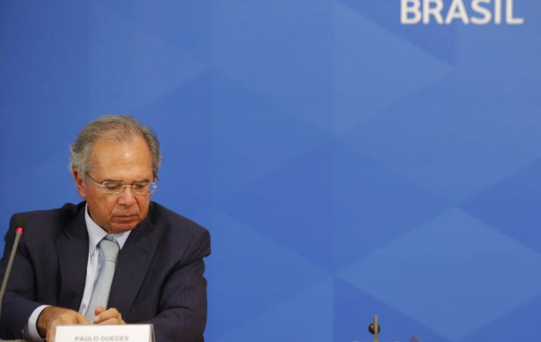 Guedes no apareció, suscitando interrogantes en Brasilia sobre el compromiso del presidente Bolsonaro con la disciplina fiscal y el impulso de la inversión privada