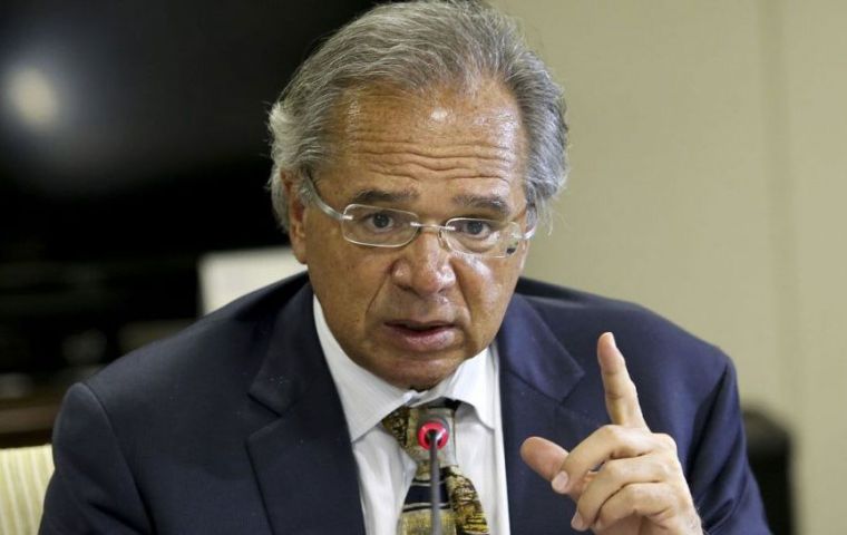 “No seremos Argentina ni Venezuela, estamos en otro camino, el camino de la prosperidad, no en el camino de la desesperación”, prometió Guedes