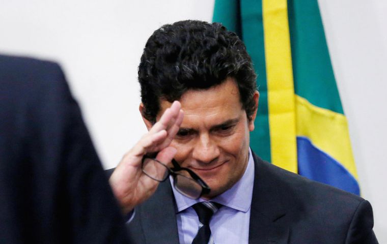 Moro declaró ante comisarios de la Policía Federal con sus abogados y tres fiscales federales en la sede de la fuerza en Curitiba